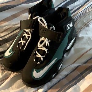 Griffey’s / black and Mariners teal